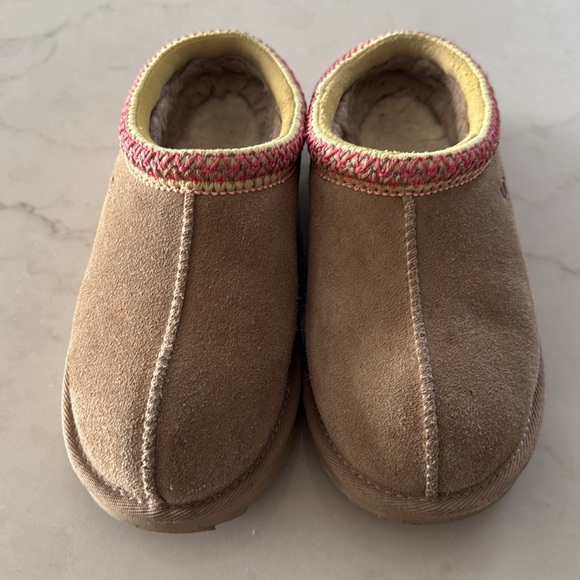 Ugg Tasman slippers.. gentley used. Outgrew too fast - Picture 2 of 6
